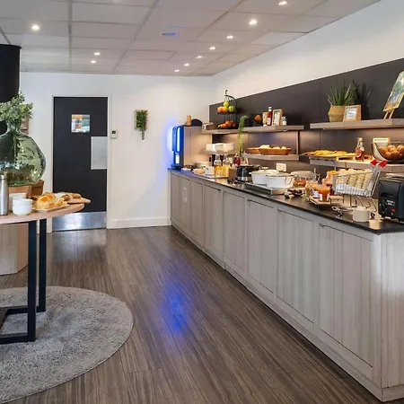 Hotel Kyriad Grenoble-voiron Chartreuse-centr'alp 3*