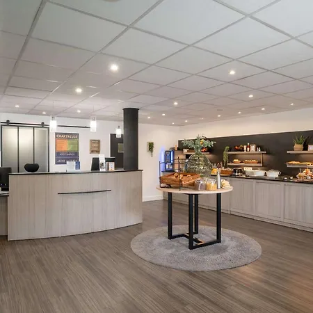 Hotel Kyriad Grenoble-voiron Chartreuse-centr'alp 3*