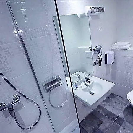 Hotel Kyriad Grenoble-voiron Chartreuse-centr'alp Voiron