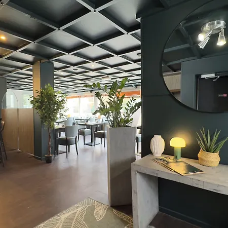 Hotel Kyriad Grenoble-voiron Chartreuse-centr'alp 3*